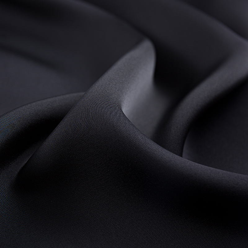 Tessuto in raso bifacciale elasticizzato con trama in acetato imitazione